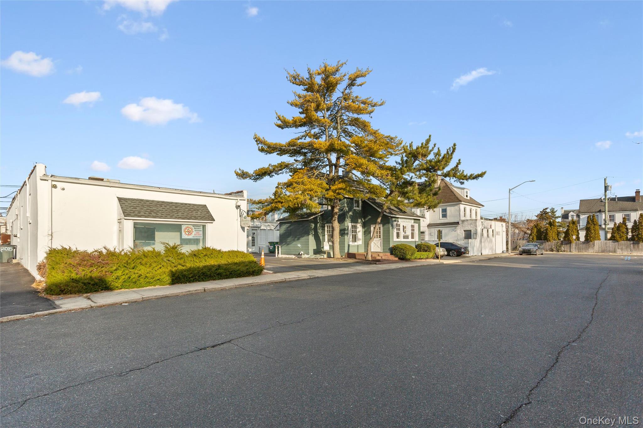 #7 photo, 22 Broadway Mews, Hewlett , NY 11557