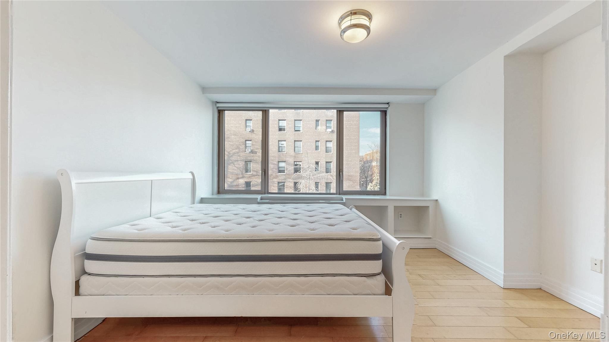 #12 photo, 64-05 Yellowstone Boulevard, Forest Hills , NY 11375