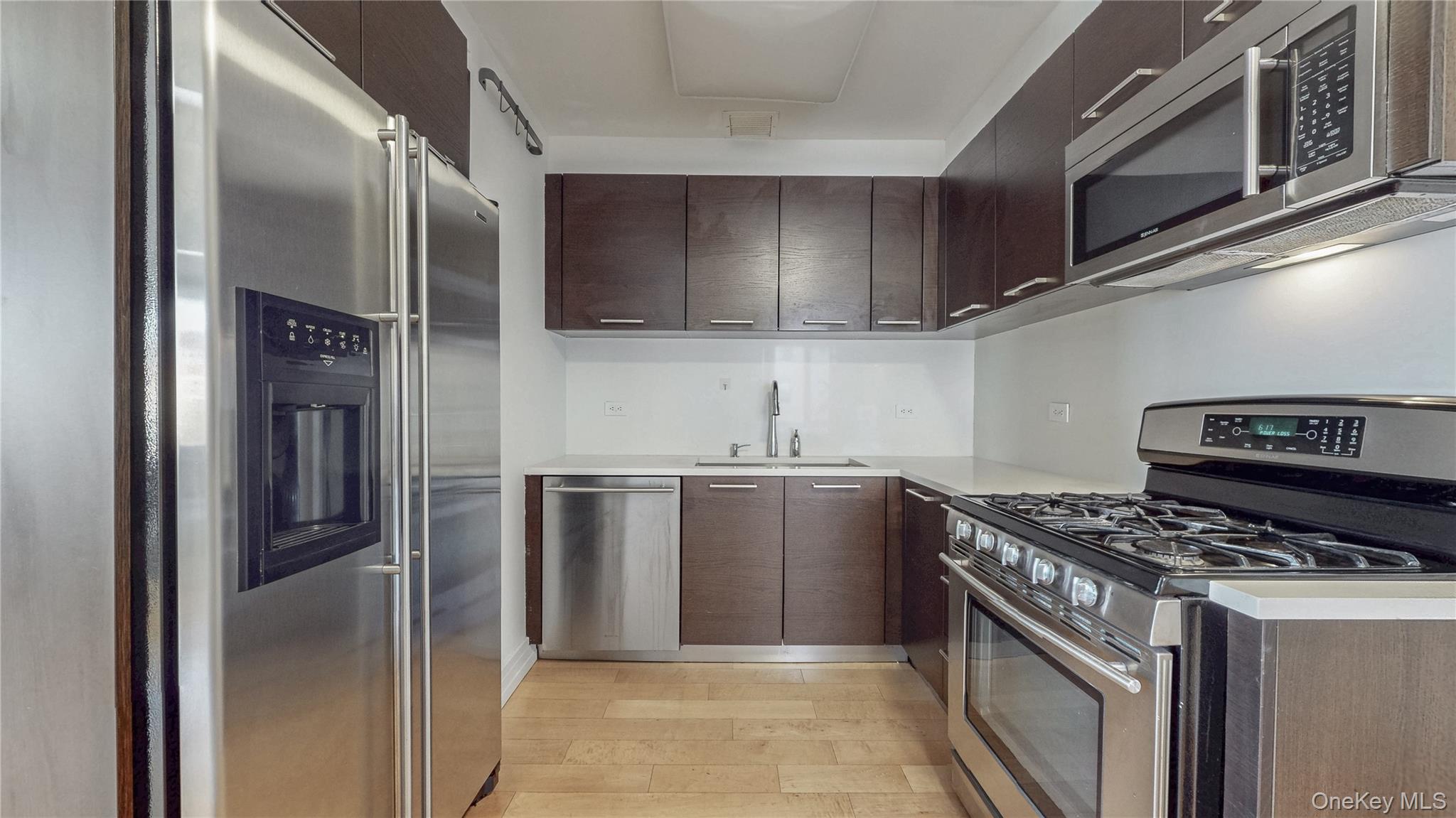 #3 photo, 64-05 Yellowstone Boulevard, Forest Hills , NY 11375