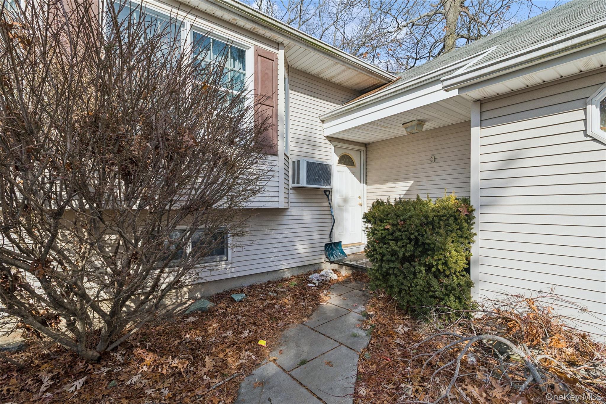 #4 photo, 3 Allegheny Drive, Farmingville , NY 11738