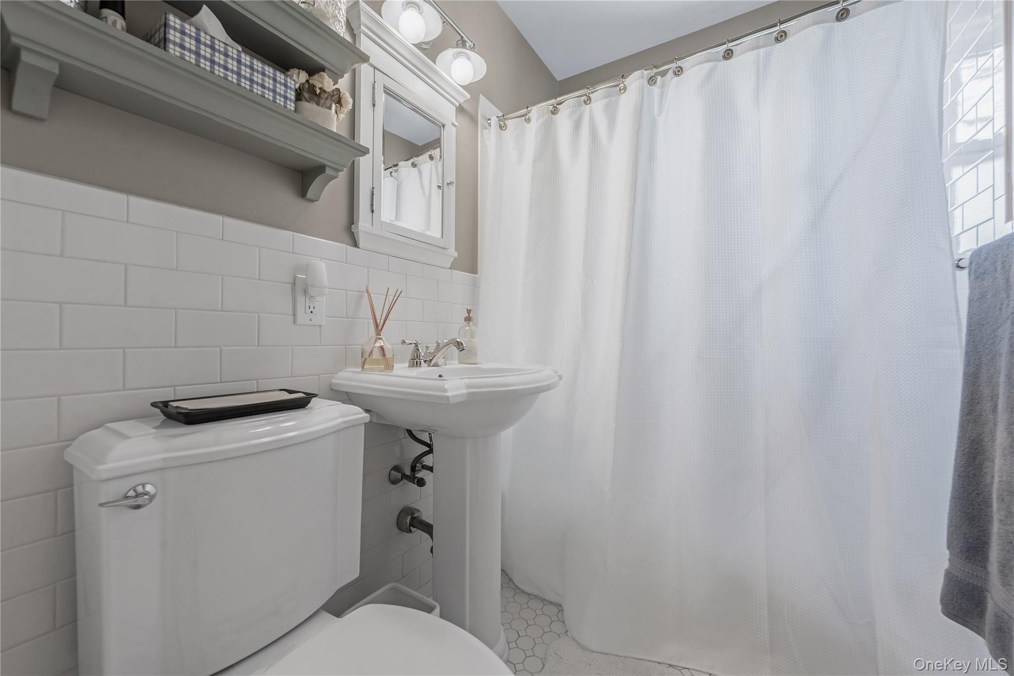 #15 photo, 71-42 Little Neck Parkway, Floral Park , NY 11004