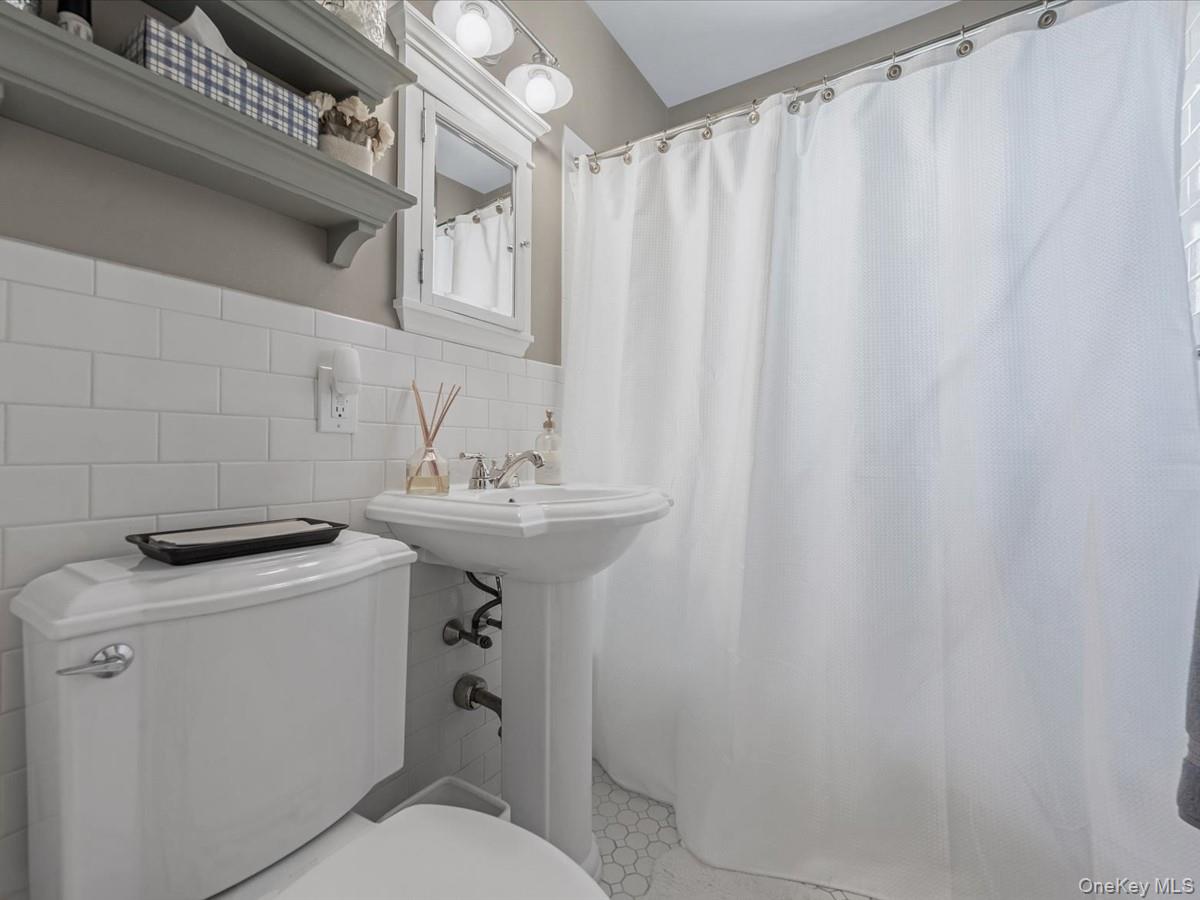 #16 photo, 71-42 Little Neck Parkway, Floral Park , NY 11004