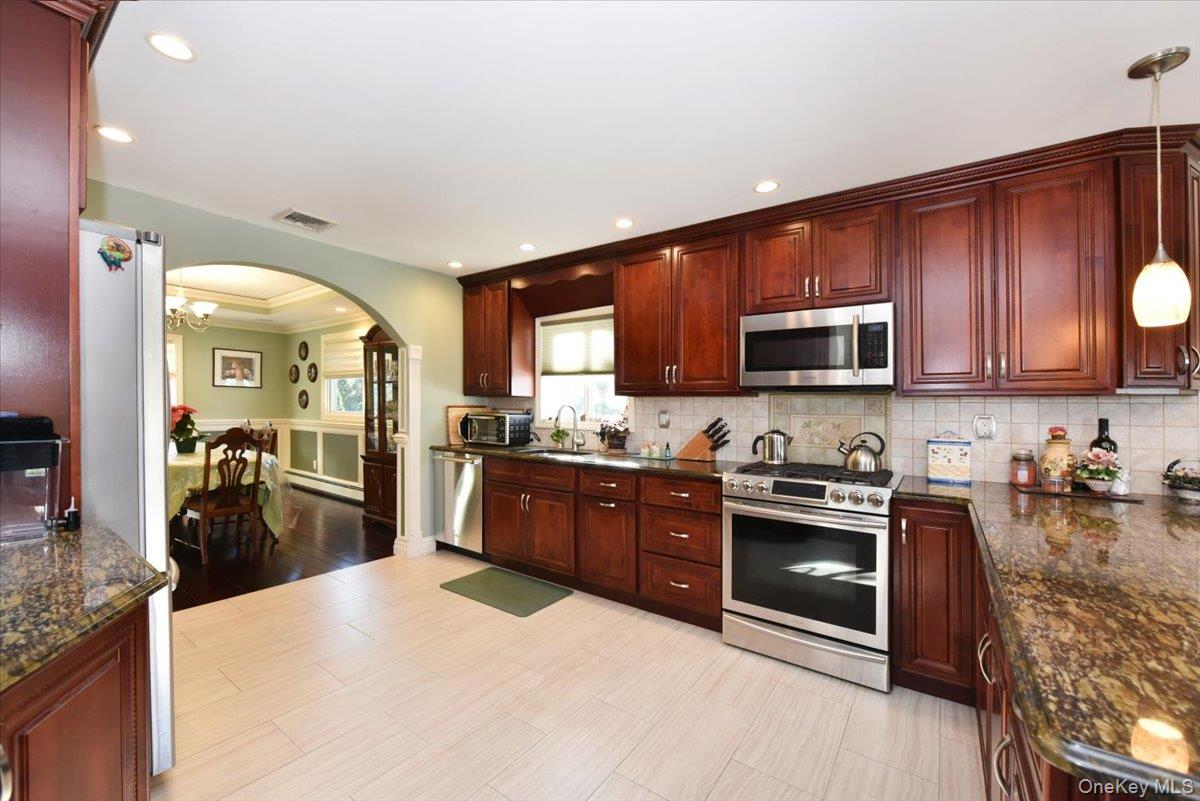 #14 photo, 24 Arlyn Drive, Massapequa , NY 11758