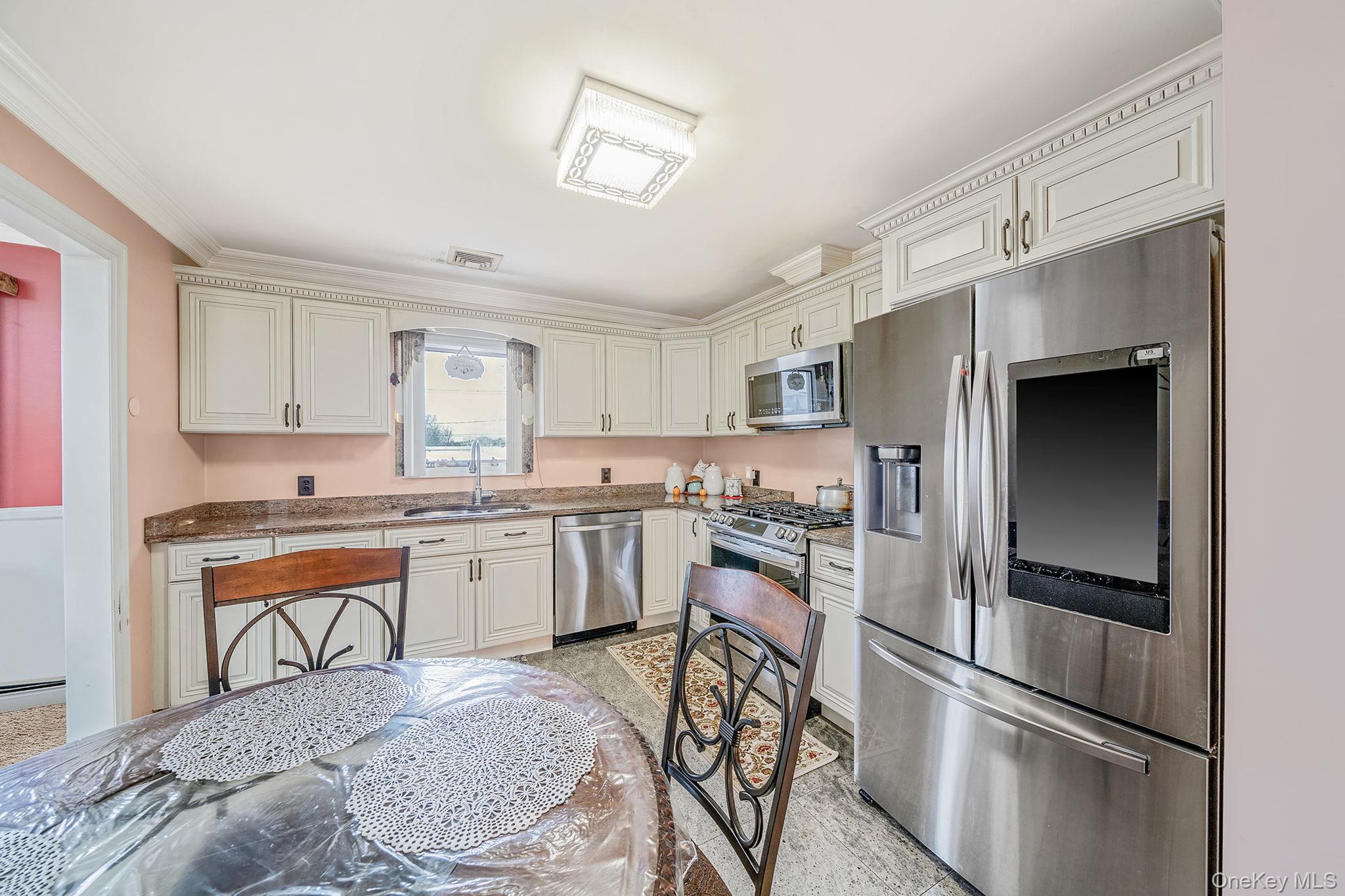 #12 photo, 105 Arlington Street, Mineola , NY 11501