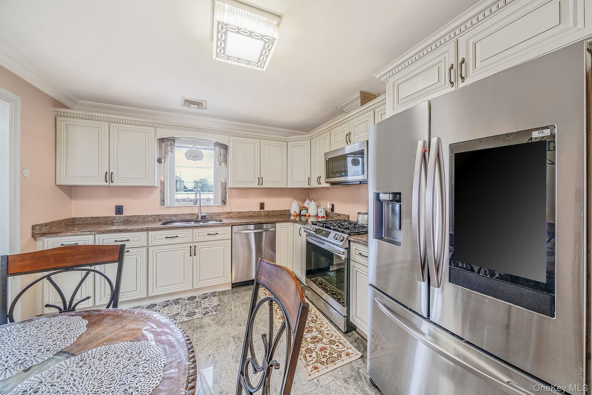 #13 photo, 105 Arlington Street, Mineola , NY 11501