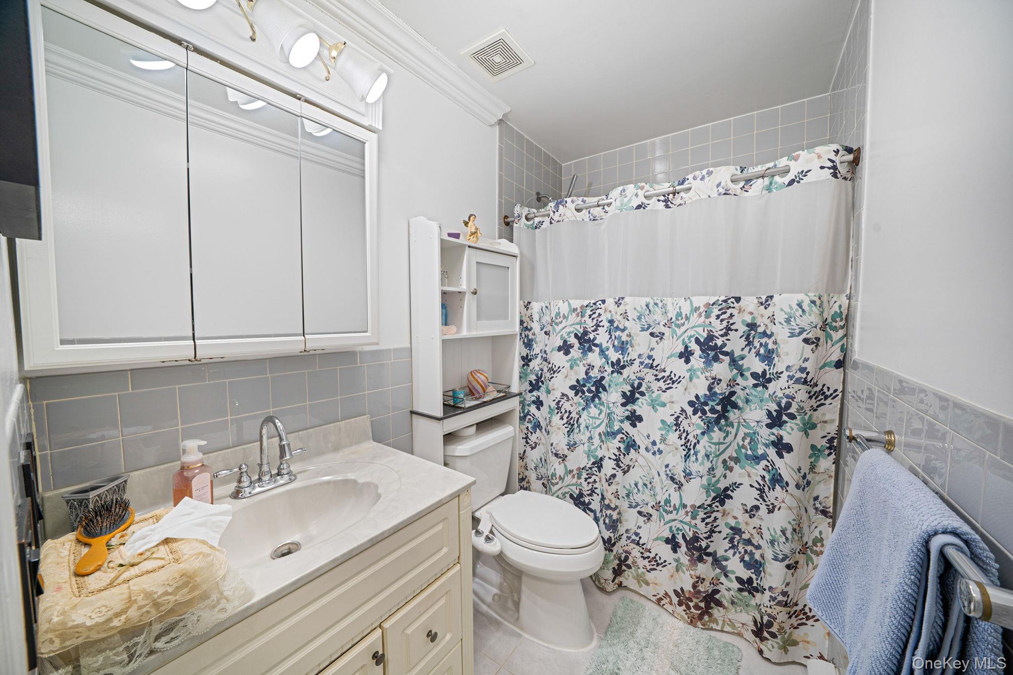 #20 photo, 105 Arlington Street, Mineola , NY 11501