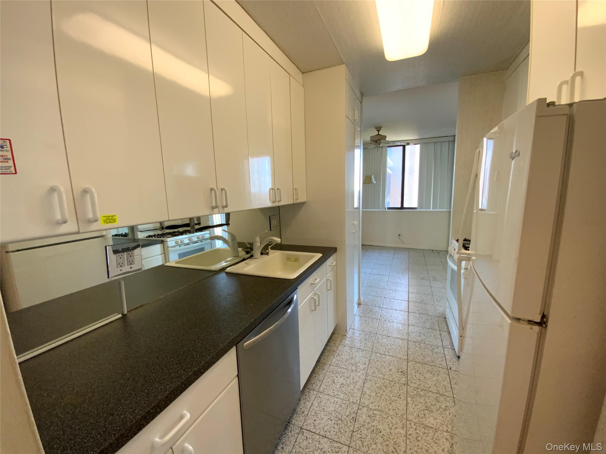 #11 photo, 27010 Grand Central Parkway, 皇后区 花卉园 Floral Park , NY 11005