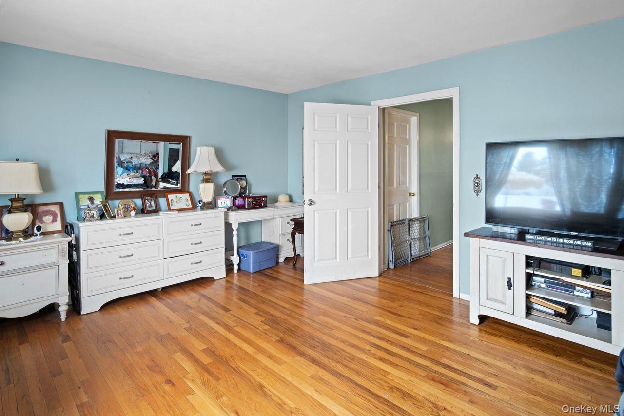 #2 photo, 1111 Hempstead Avenue, नासाउ काउंटी South Hempstead , NY 11550