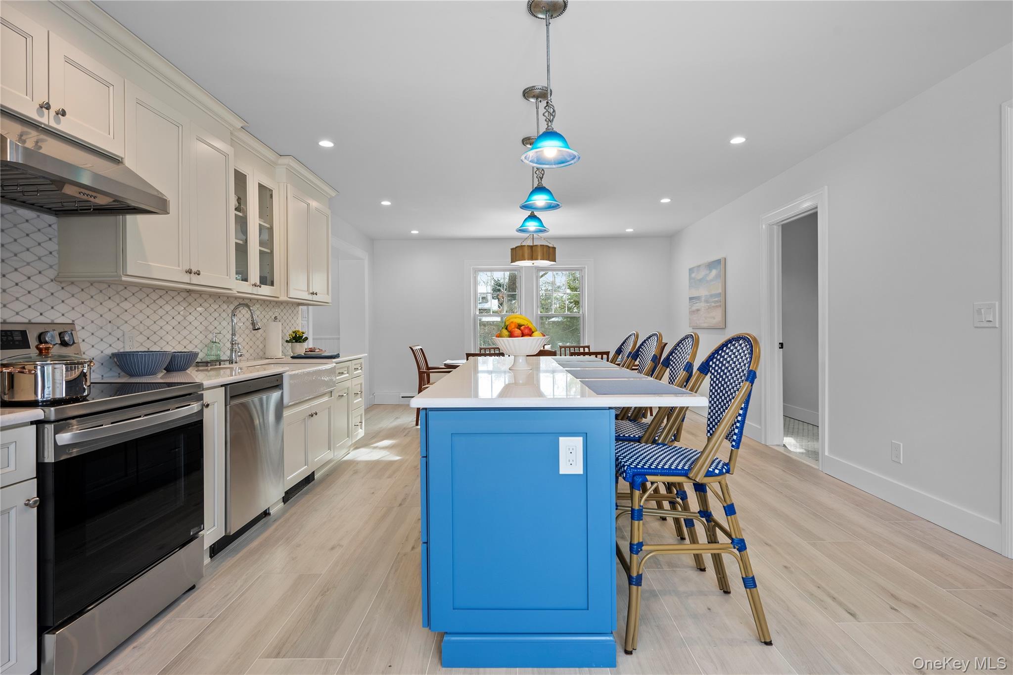 #13 photo, 74 Montauk Highway, Quogue , NY 11959