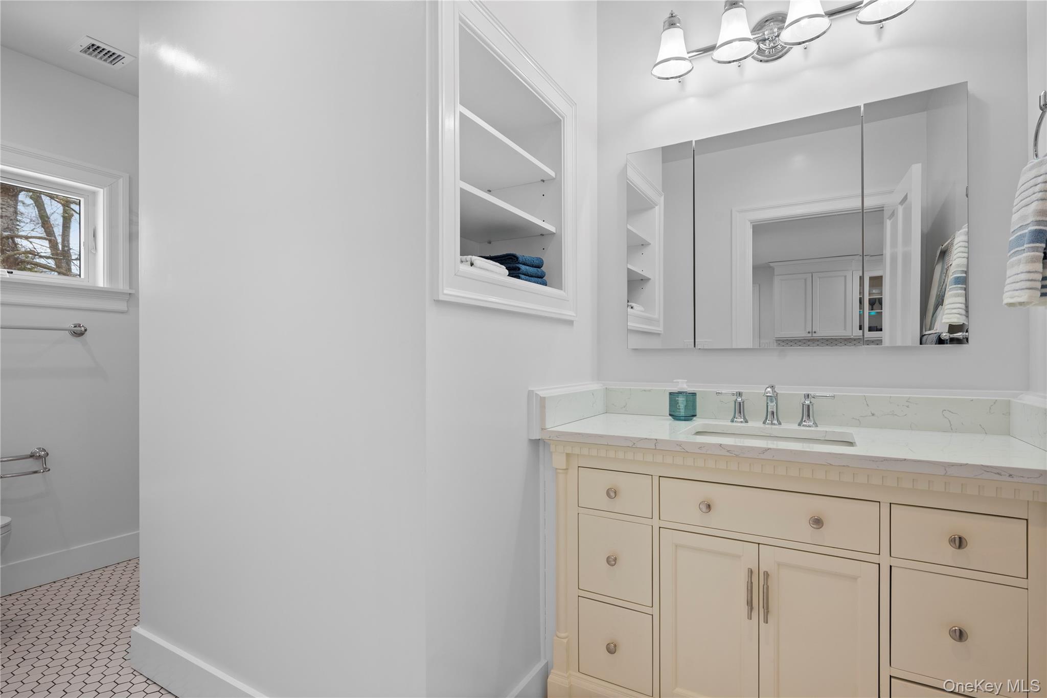 #4 photo, 74 Montauk Highway, Quogue , NY 11959