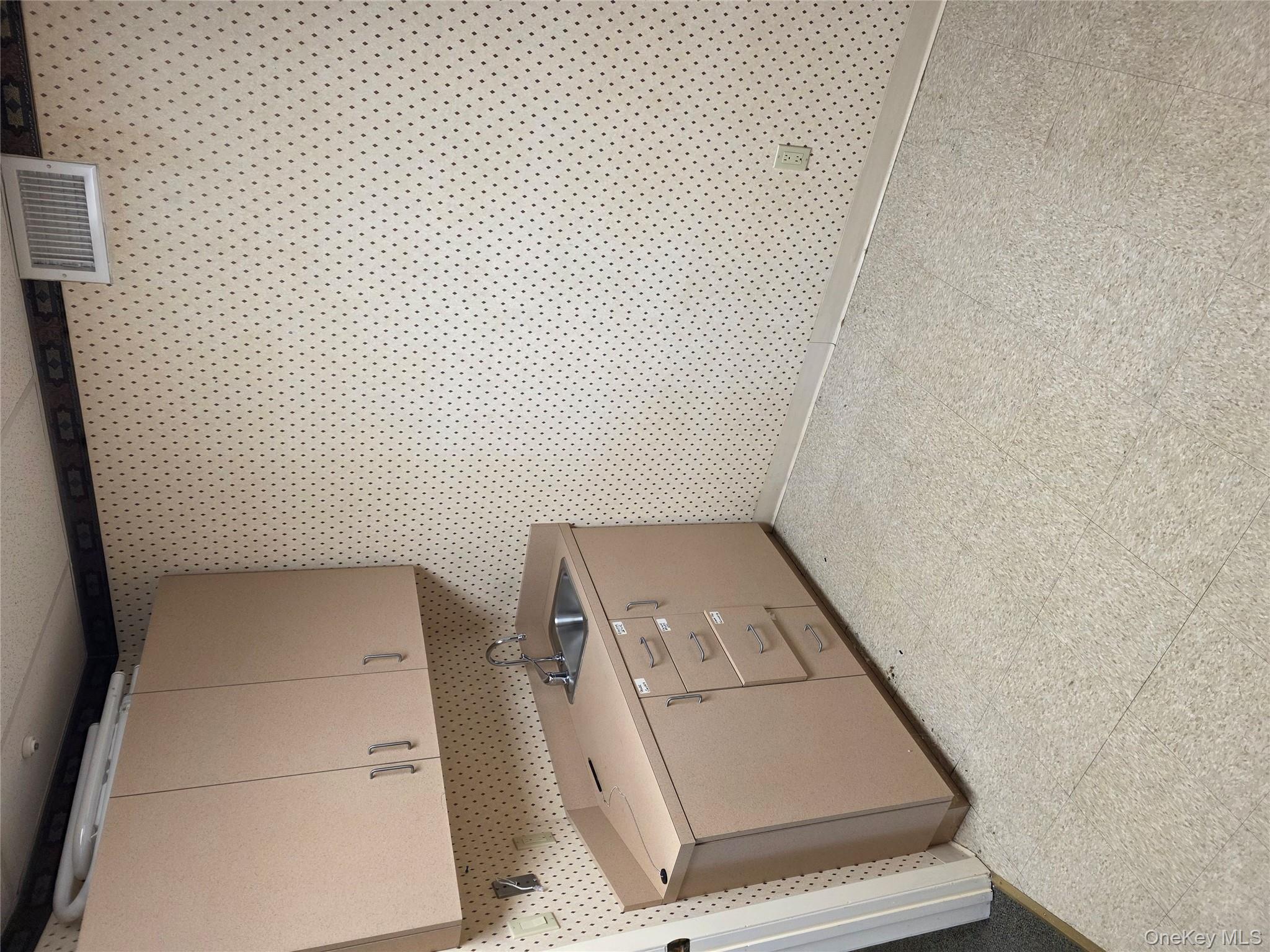 #7 photo, 375 MAIN Street, Bay Shore , NY 11706