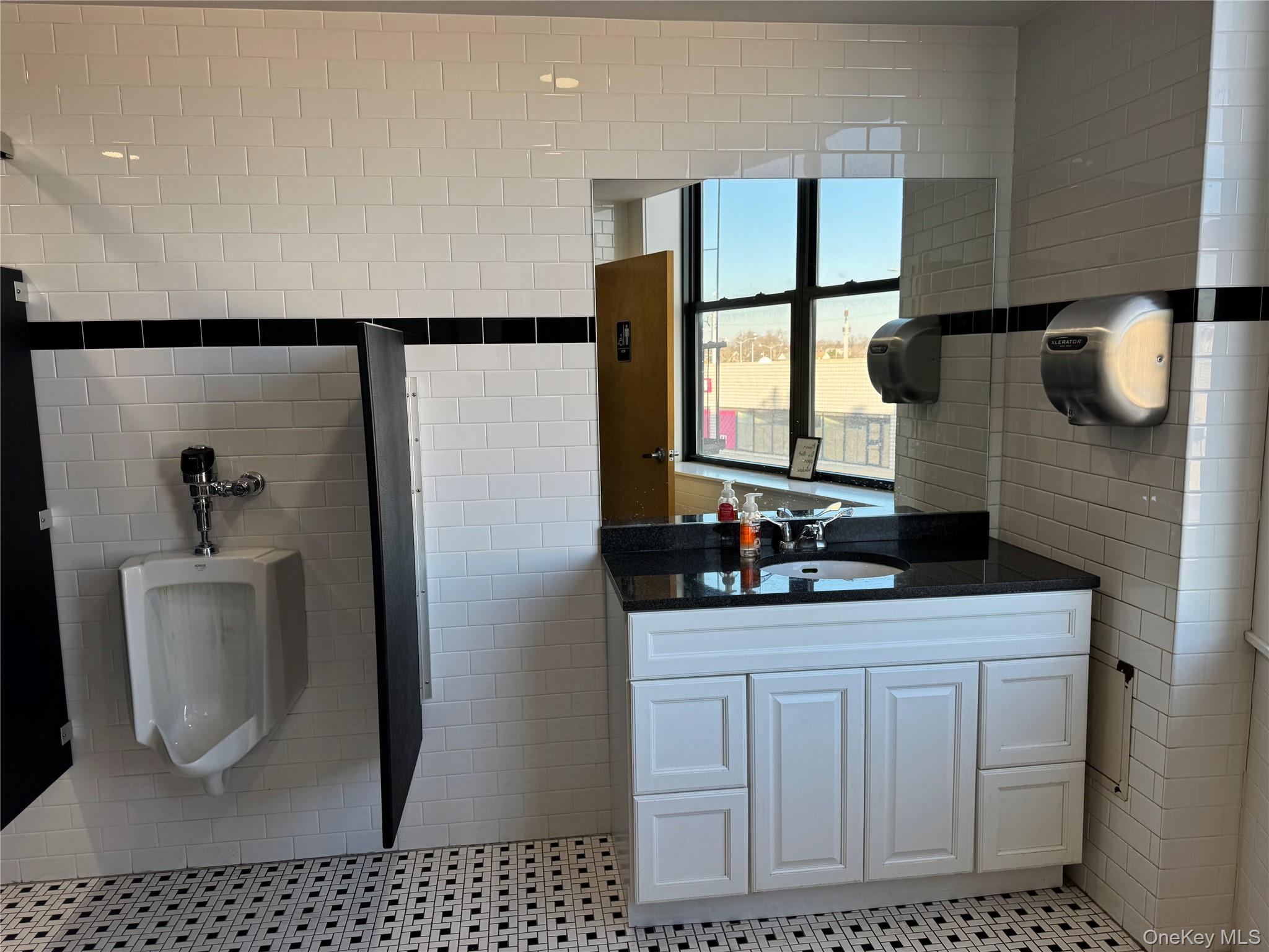 #11 photo, 18 E Sunrise Highway, Freeport , NY 11520