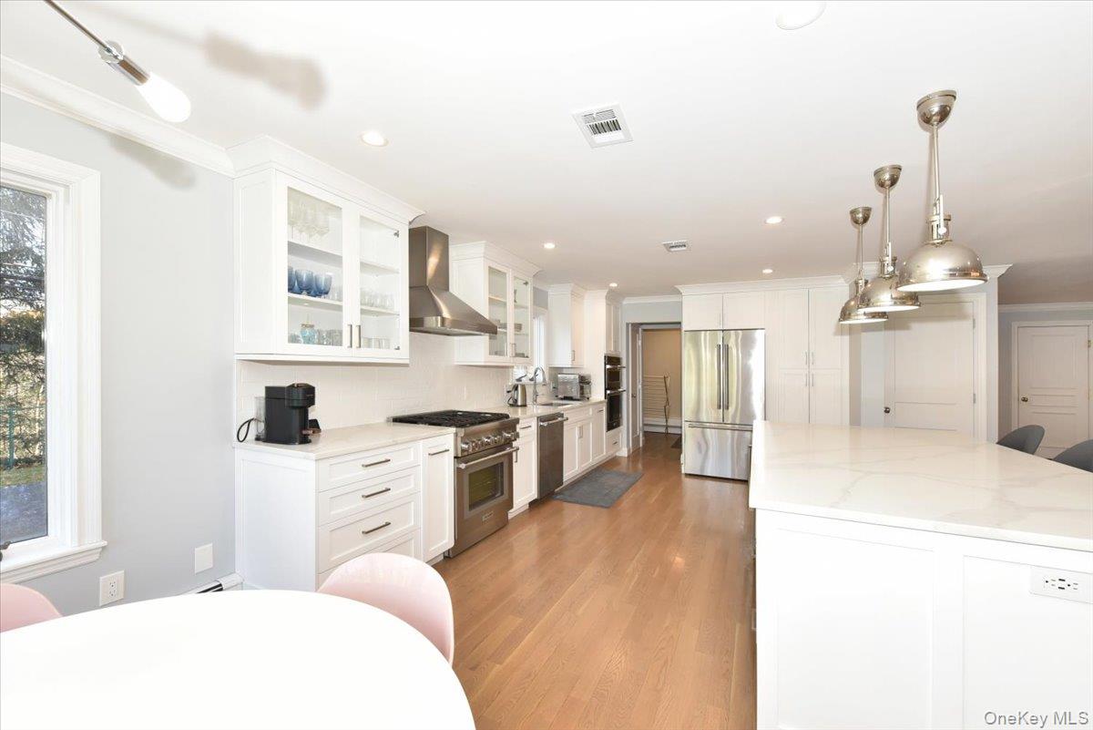 #10 photo, 100 Georgian Court, East Hills , NY 11576