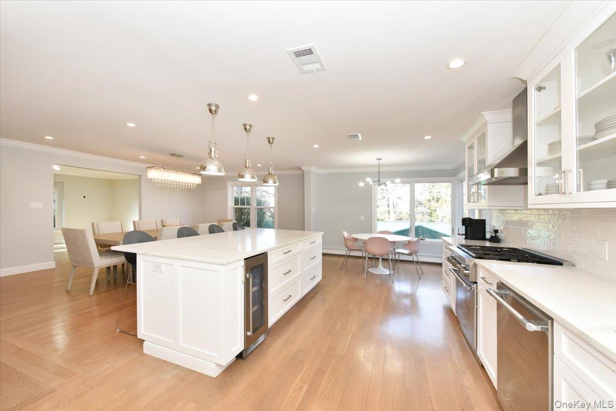 #11 photo, 100 Georgian Court, East Hills , NY 11576