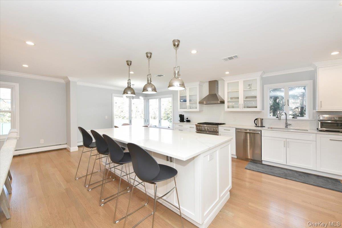 #12 photo, 100 Georgian Court, East Hills , NY 11576