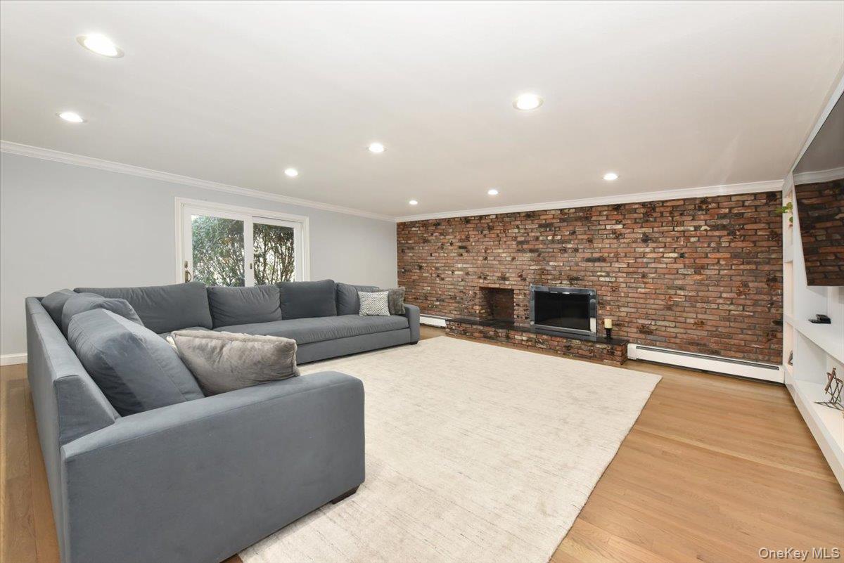 #17 photo, 100 Georgian Court, East Hills , NY 11576