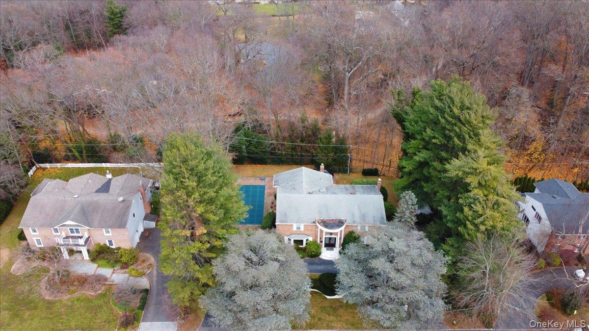 #7 photo, 100 Georgian Court, East Hills , NY 11576