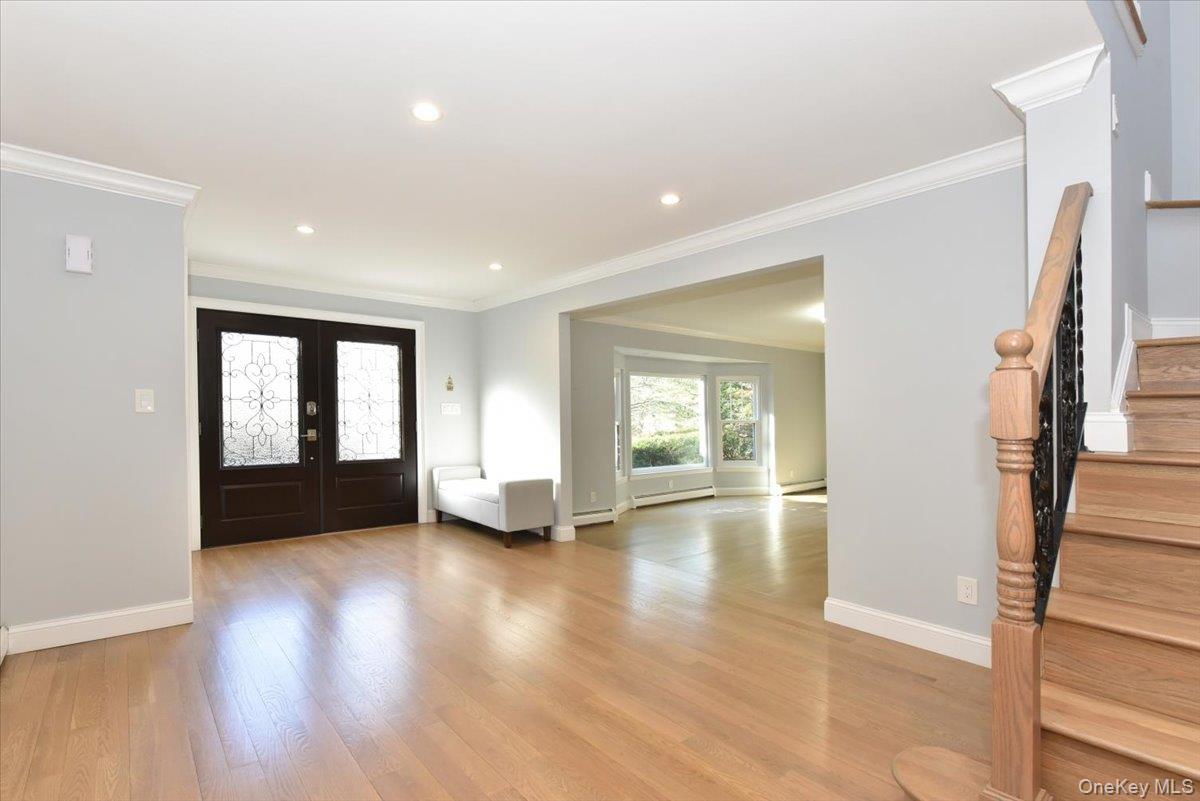 #8 photo, 100 Georgian Court, East Hills , NY 11576