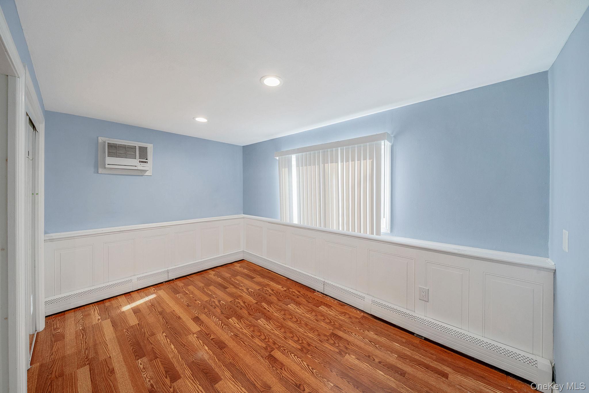 #19 photo, 299 Seminole Street, Ronkonkoma , NY 11779