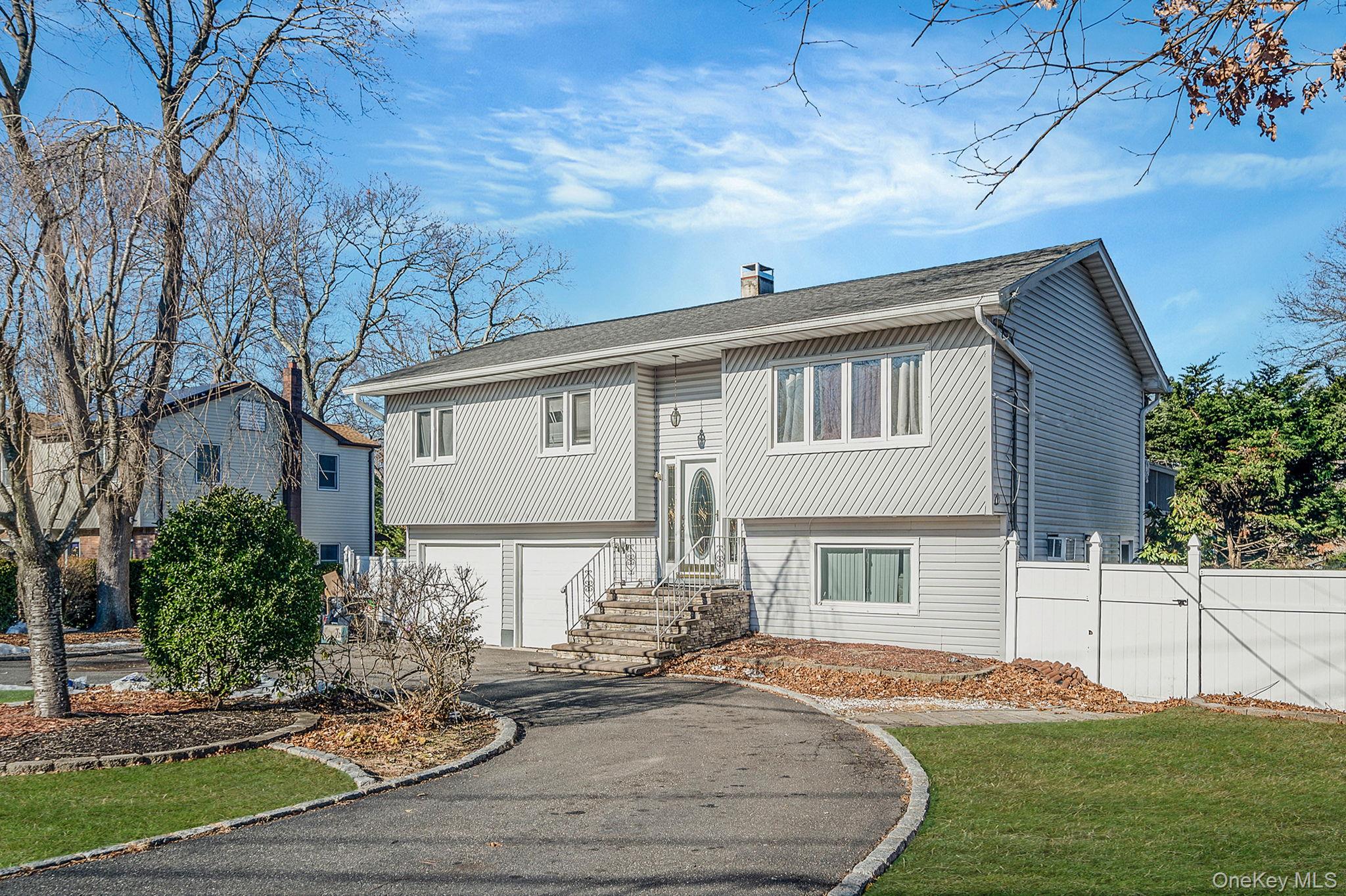 #2 photo, 299 Seminole Street, Ronkonkoma , NY 11779