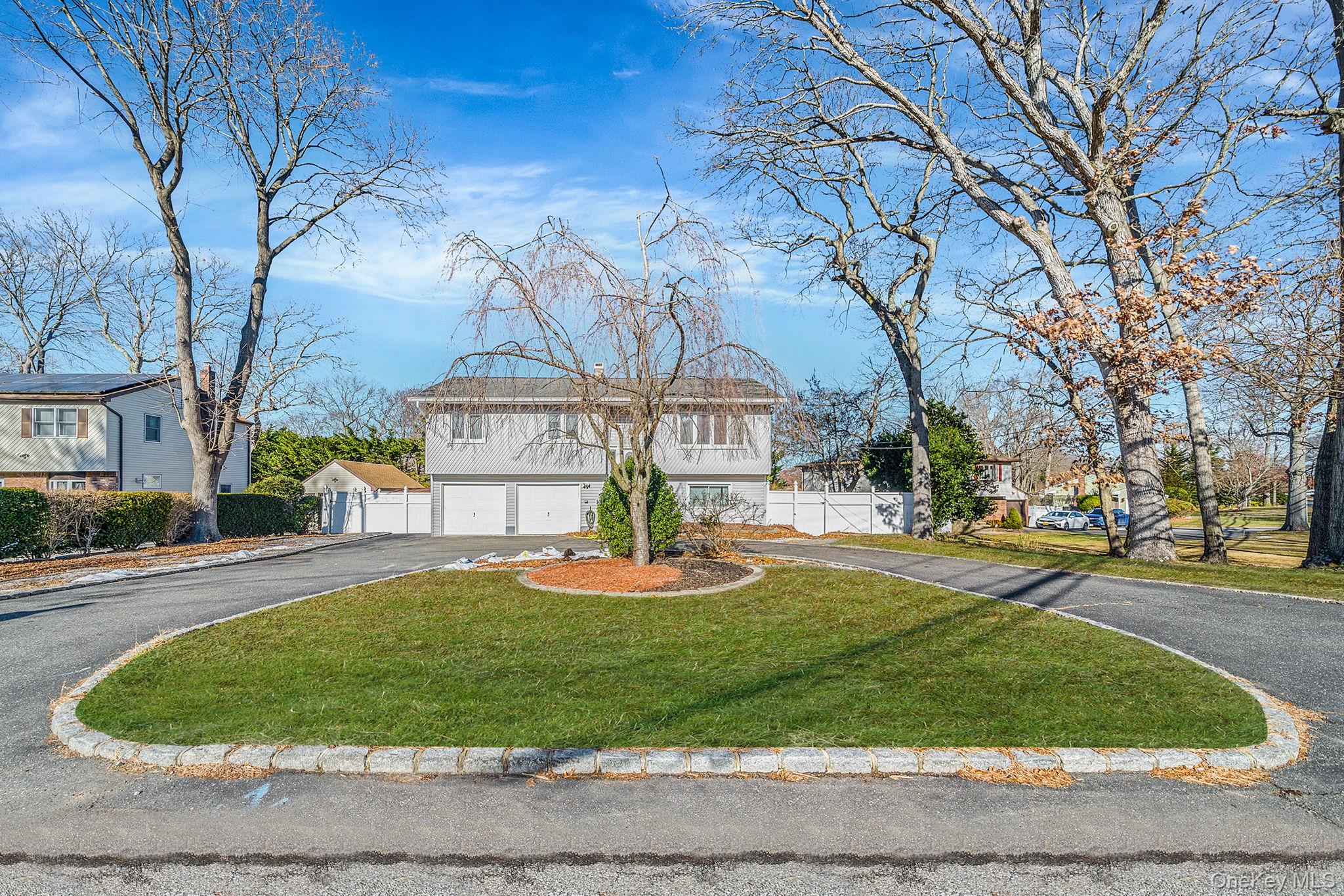 #3 photo, 299 Seminole Street, Ronkonkoma , NY 11779