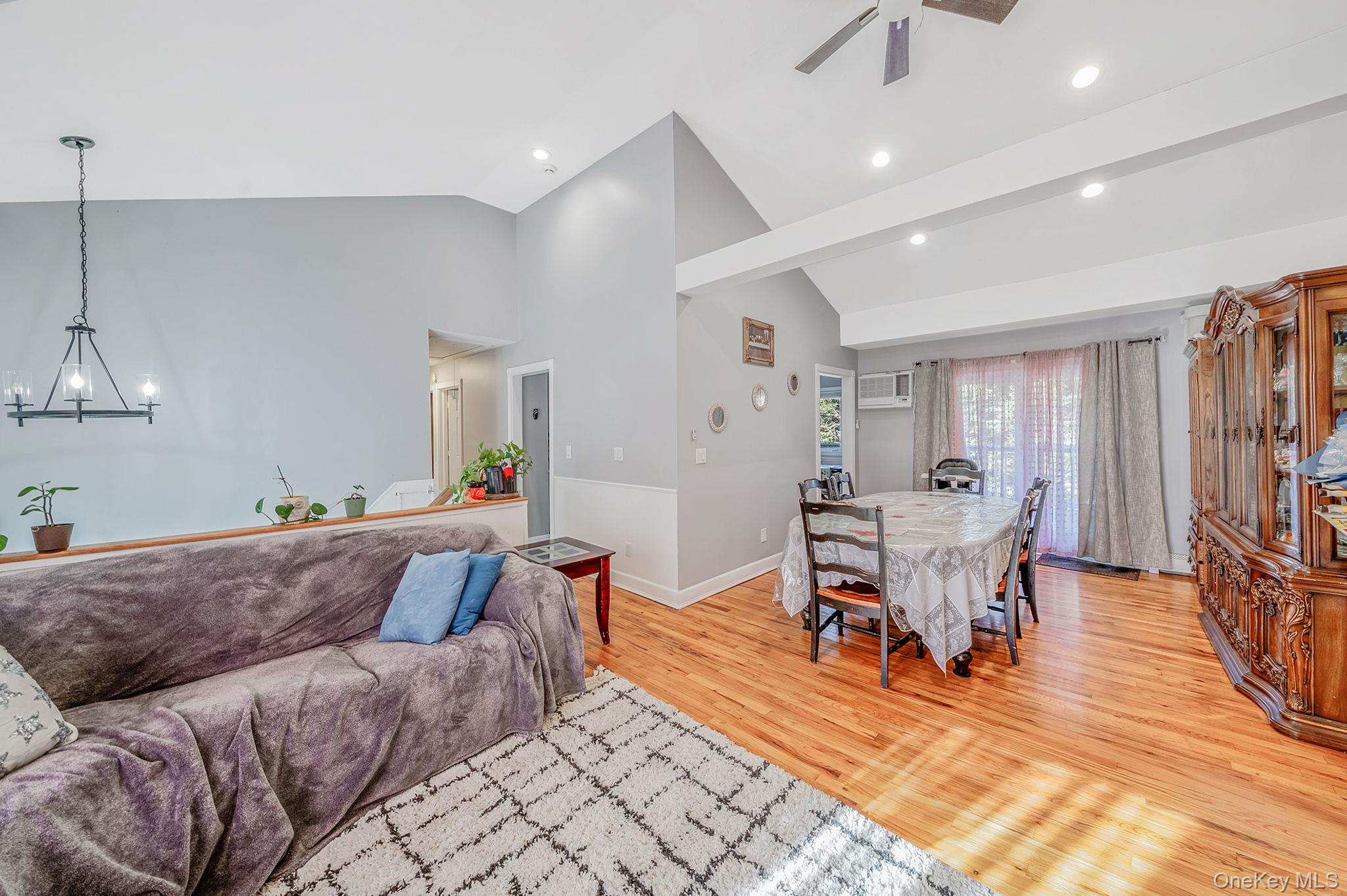 #6 photo, 299 Seminole Street, Ronkonkoma , NY 11779