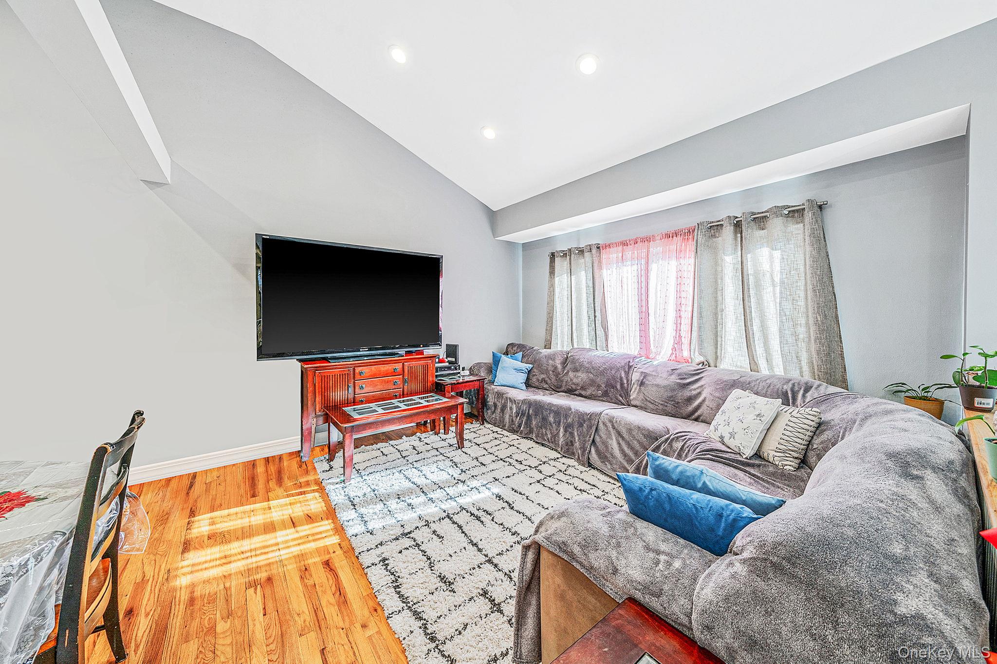 #7 photo, 299 Seminole Street, Ronkonkoma , NY 11779