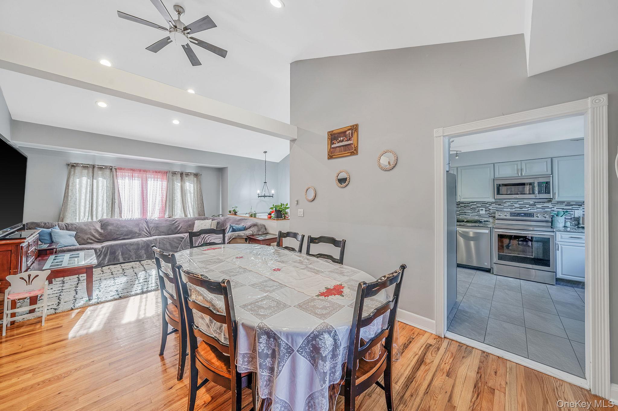 #9 photo, 299 Seminole Street, Ronkonkoma , NY 11779