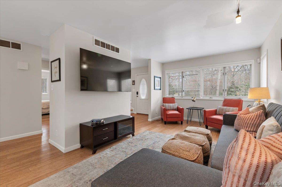 #10 photo, 98 Squiretown Road, Hampton Bays , NY 11946