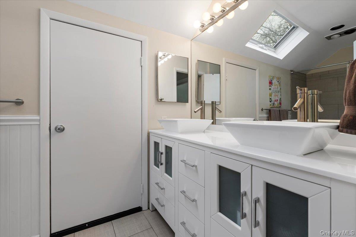 #19 photo, 98 Squiretown Road, Hampton Bays , NY 11946