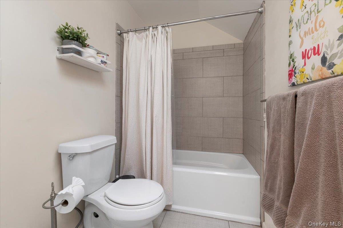 #20 photo, 98 Squiretown Road, Hampton Bays , NY 11946