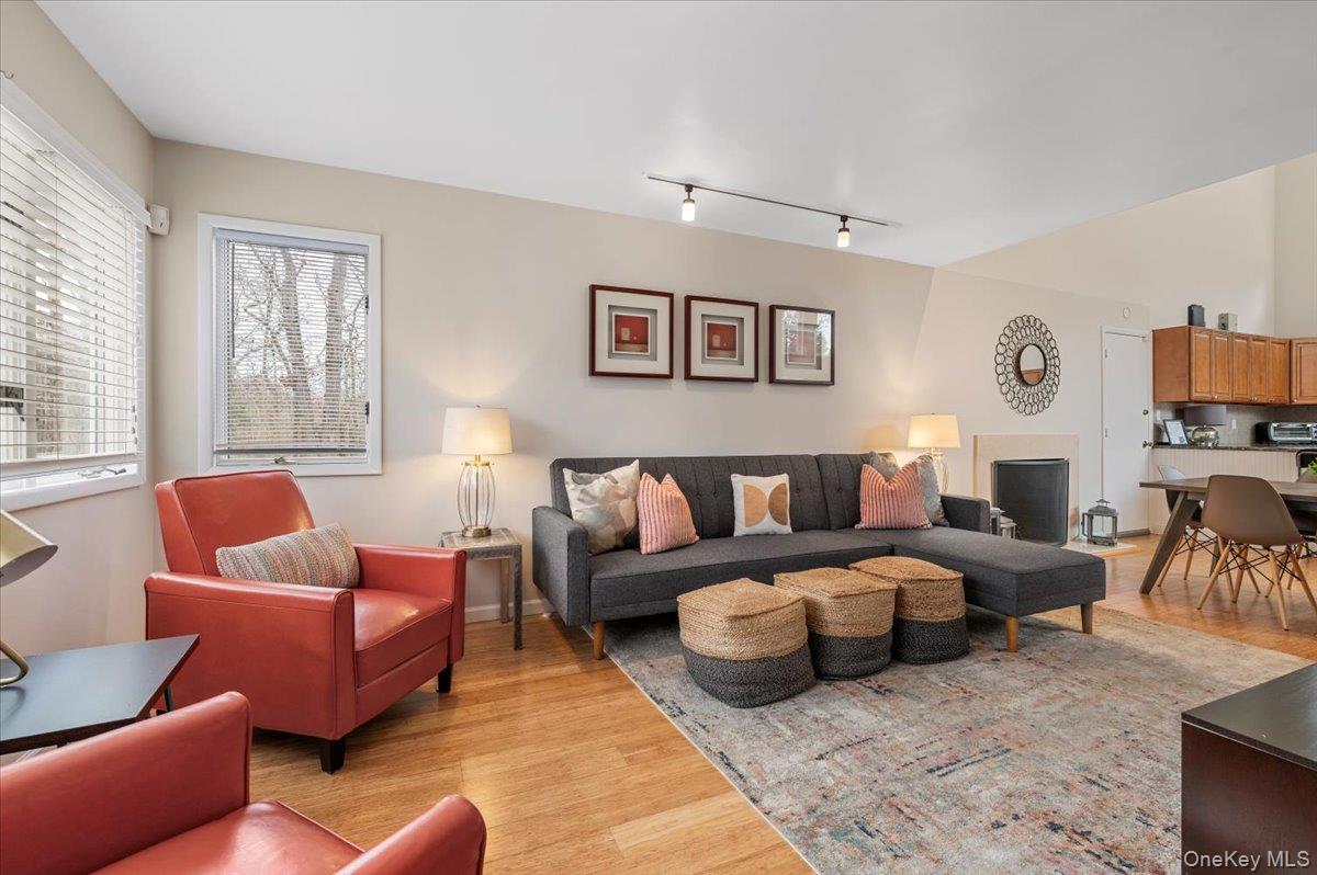 #8 photo, 98 Squiretown Road, Hampton Bays , NY 11946