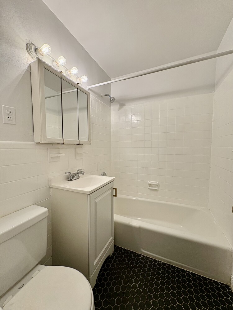 #6 photo, 357 E 50TH Street, Turtle Bay , NY 10022