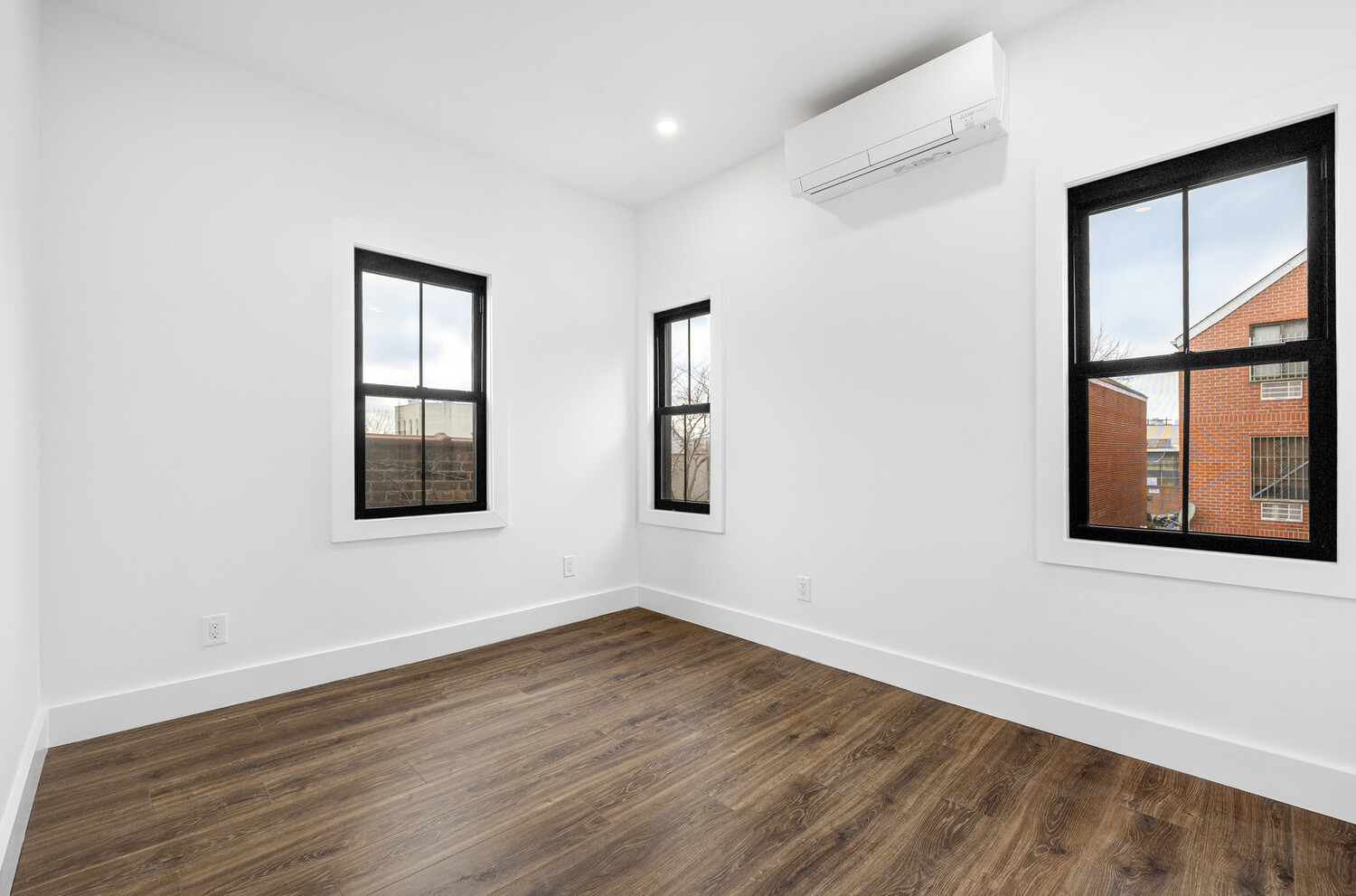 #4 photo, 50-20 39TH Street, Sunnyside , NY 11104