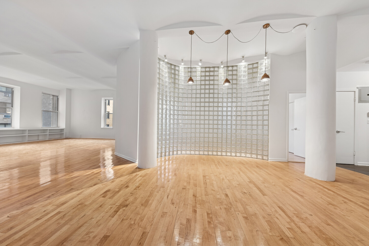 #5 photo, 4 W 16TH Street, Flatiron , NY 10011