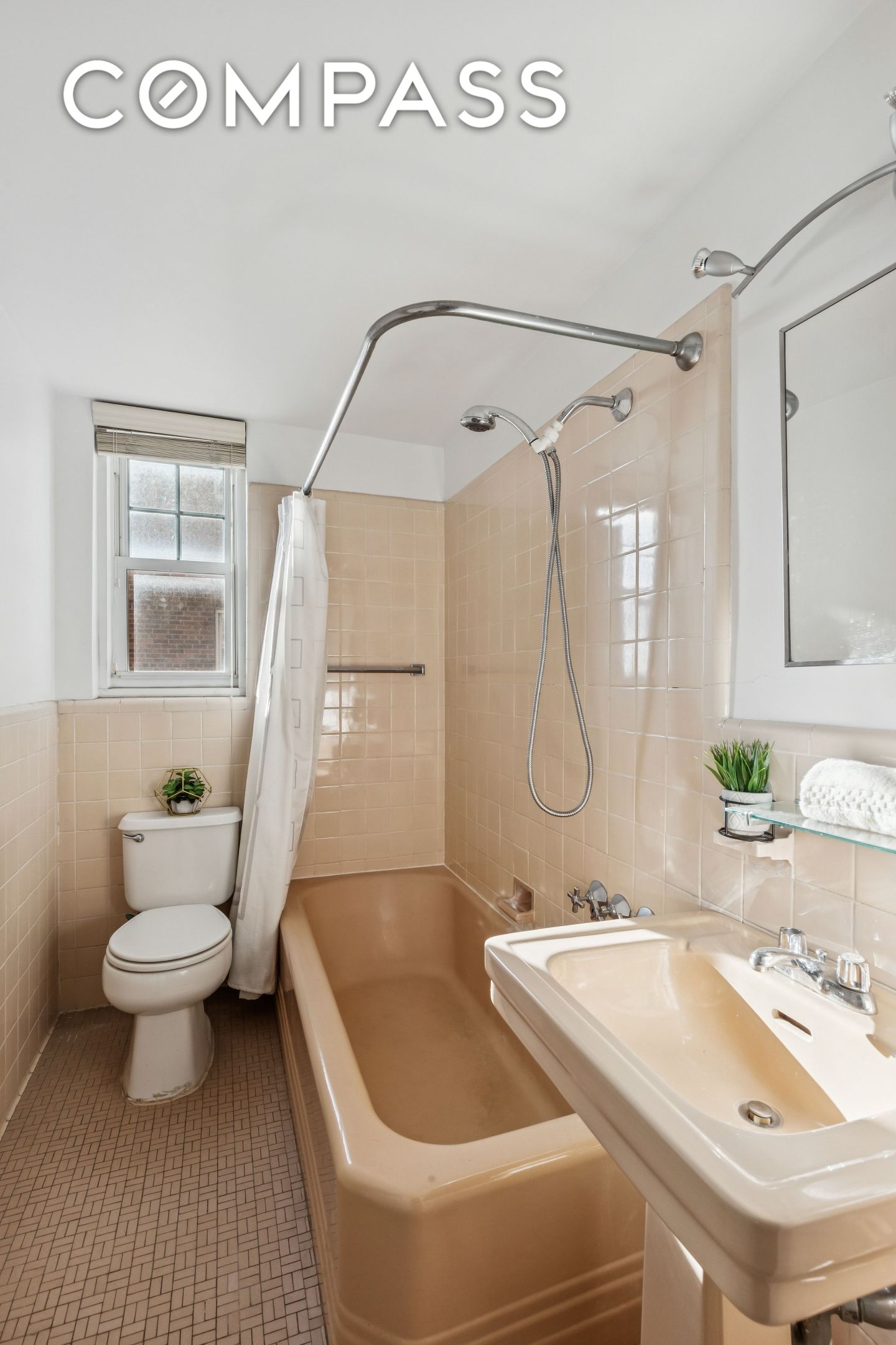 #12 photo, 120 Cabrini Boulevard, מנהטן Hudson Heights , NY 10033