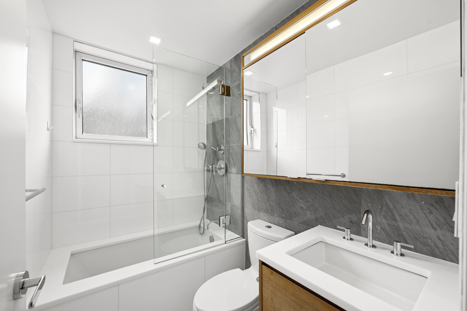 #5 photo, 301 W 53RD Street, Hell's Kitchen , NY 10019