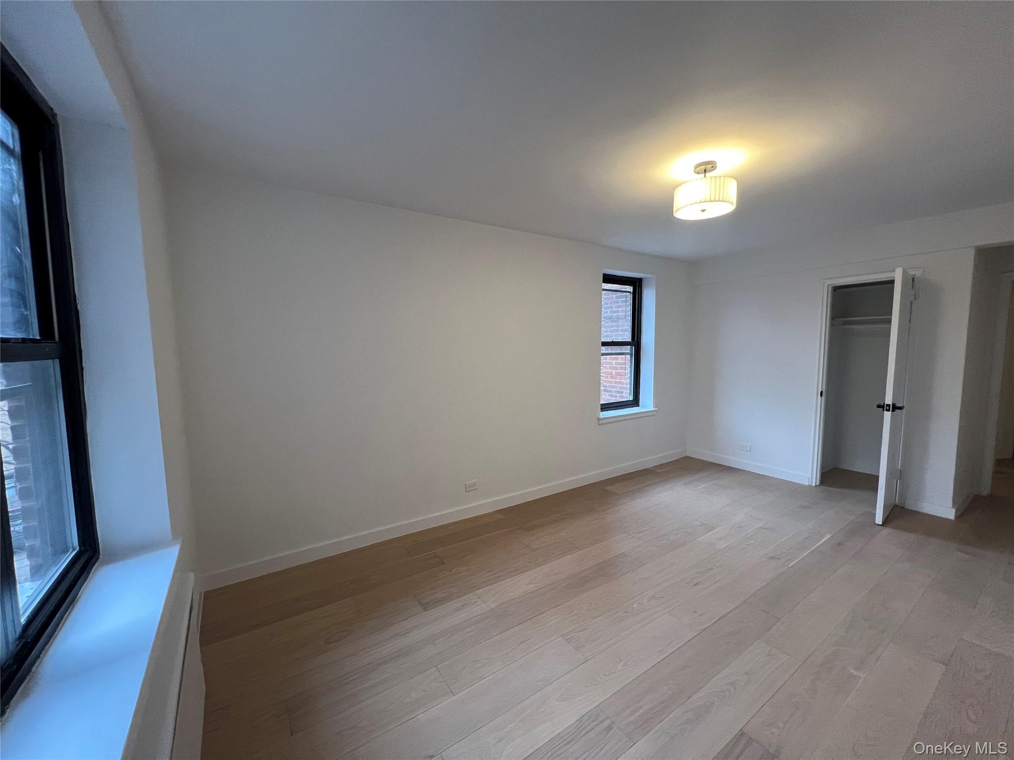 #6 photo, 445 W 240th Street, 布朗士 Bronx , NY 10463