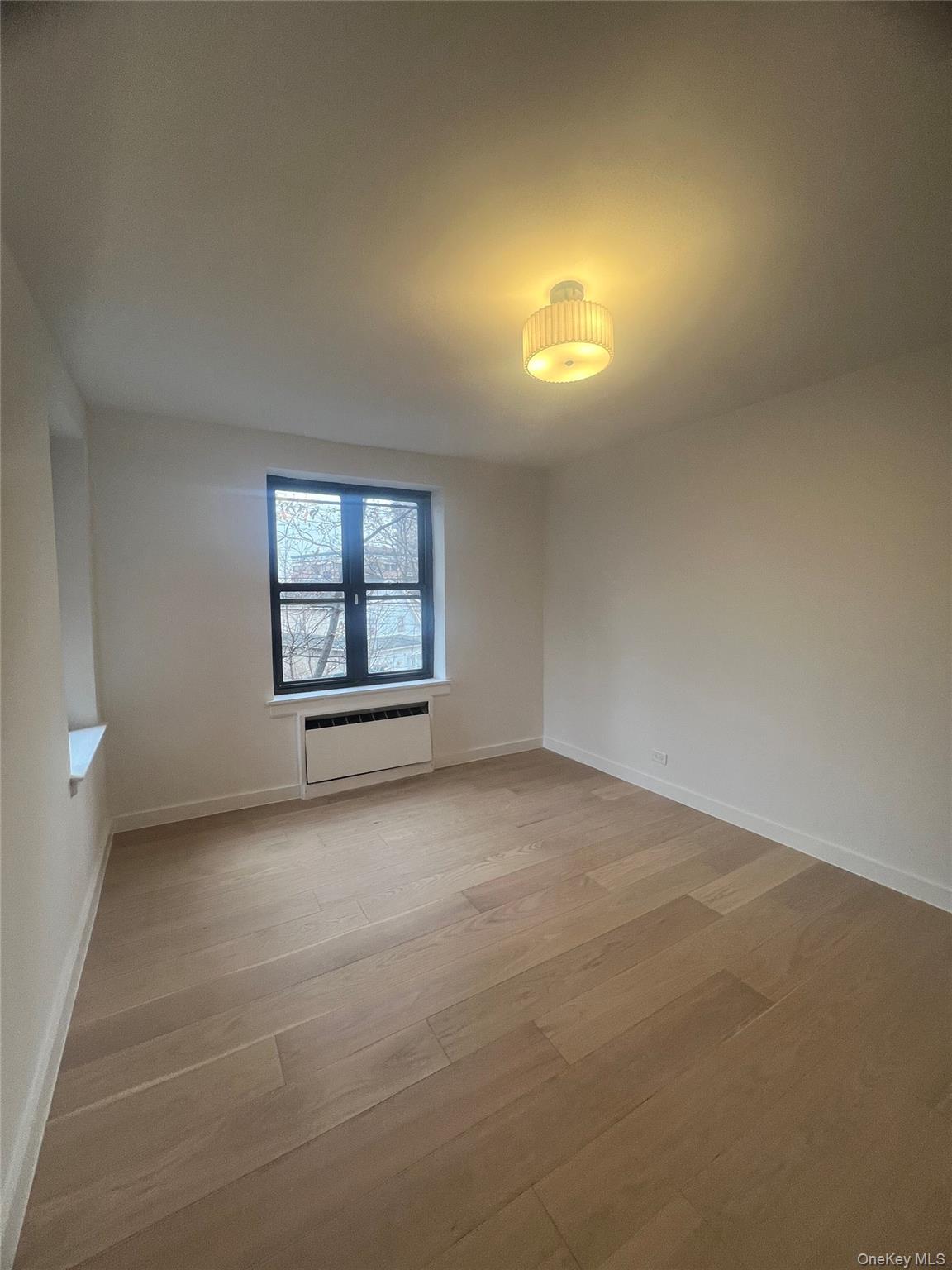 #8 photo, 445 W 240th Street, 布朗士 Bronx , NY 10463