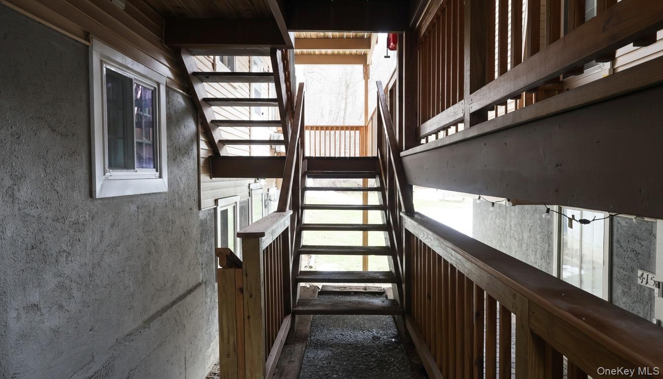 #19 photo, 422 Fox Run Lane, Carmel , NY 10512