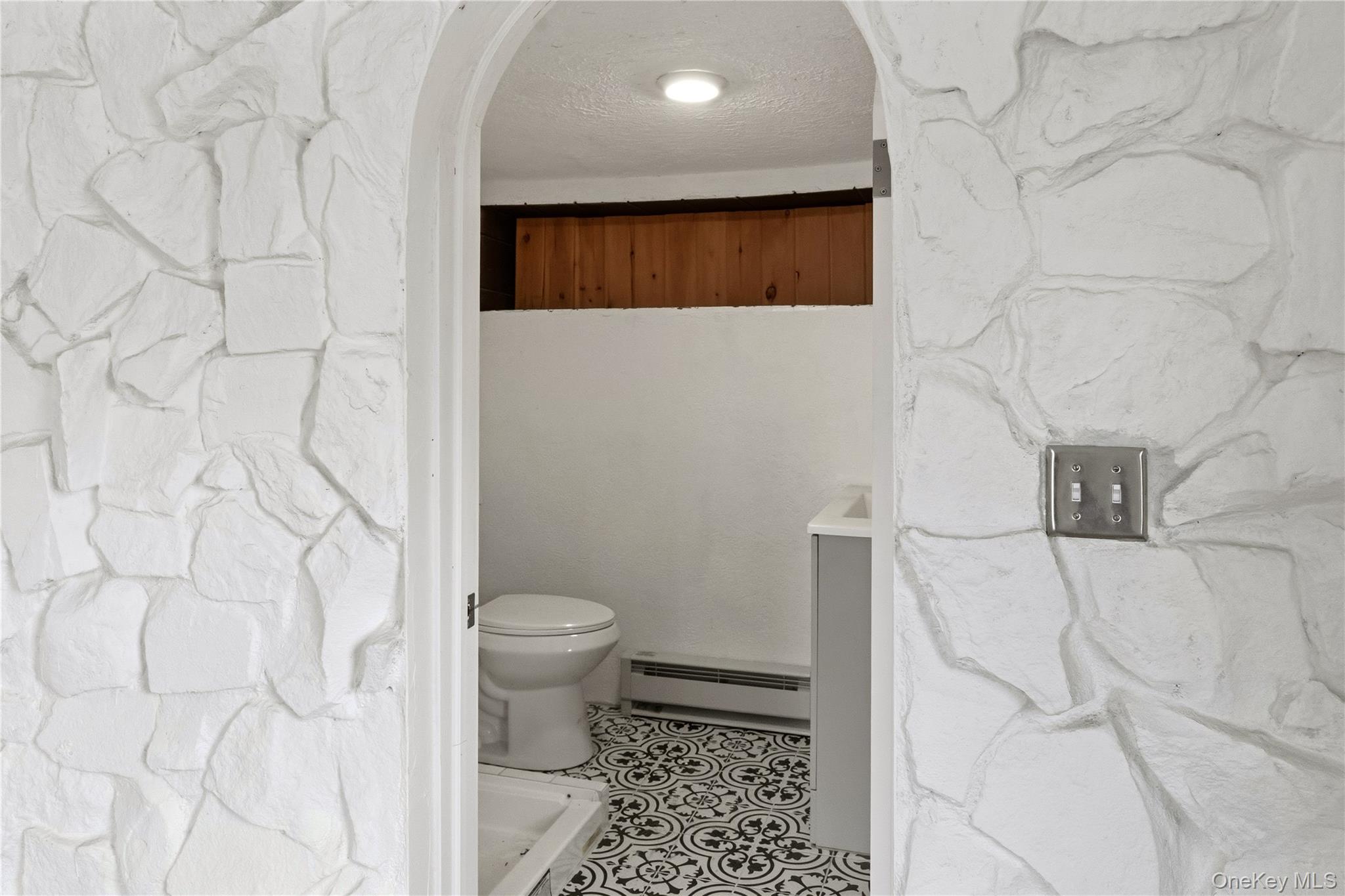 #14 photo, 378 Broadway 9W, Esopus , NY 12487