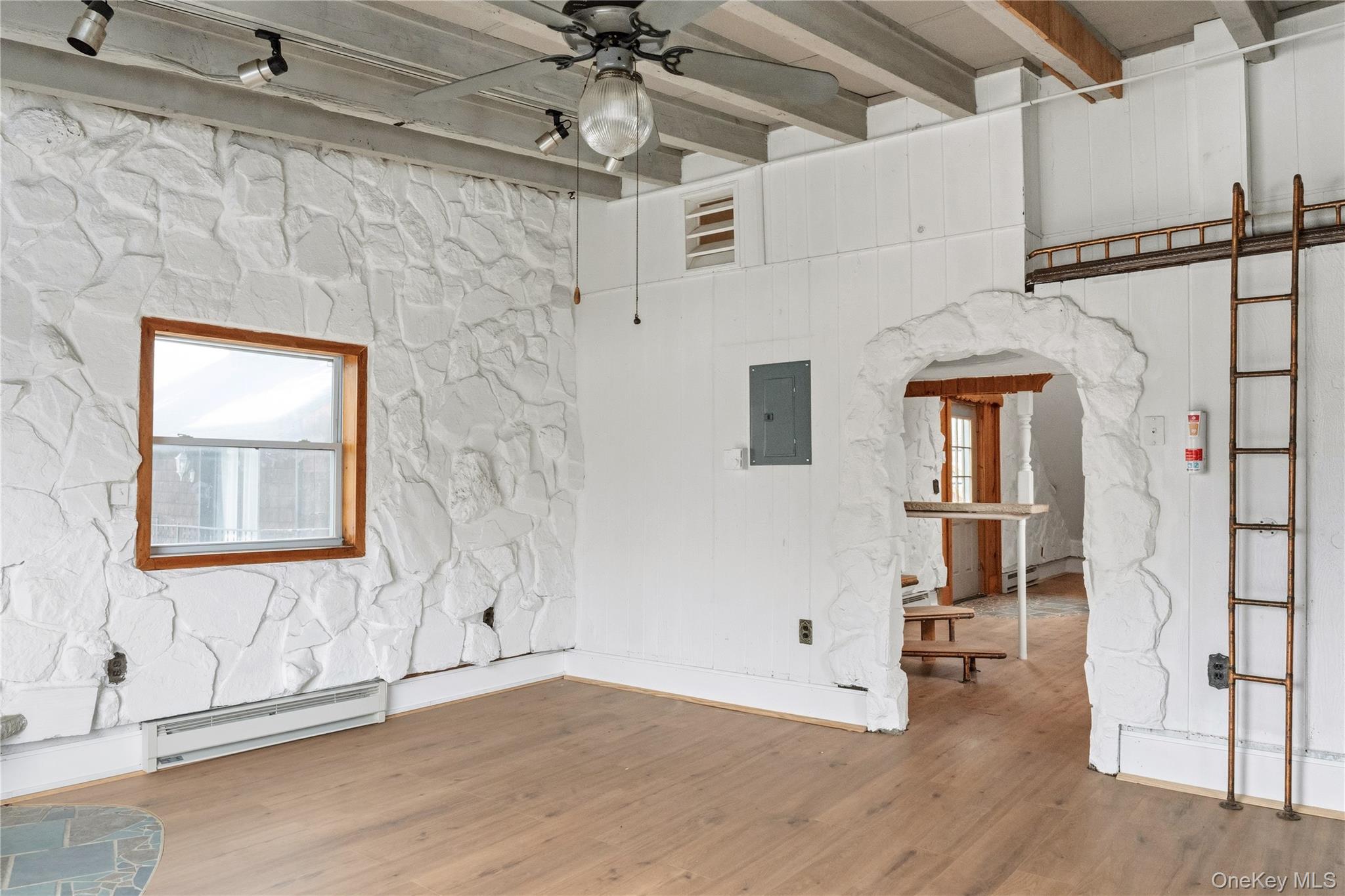 #4 photo, 378 Broadway 9W, Esopus , NY 12487