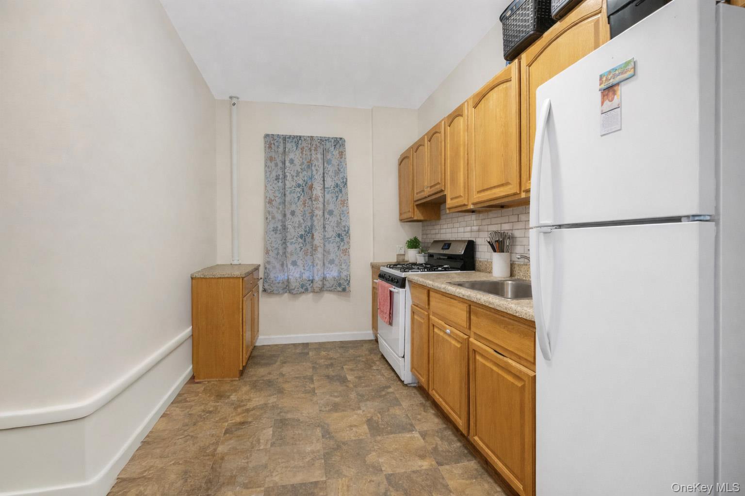 #4 photo, 2445 Southern Boulevard, ब्रोंक्स Bronx , NY 10458