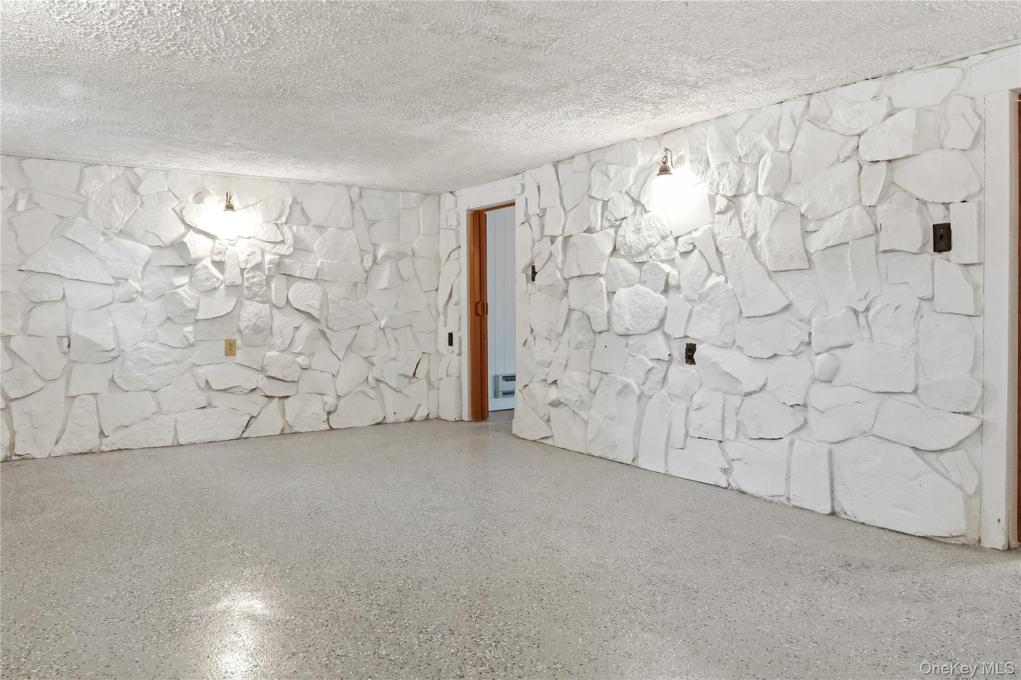 #8 photo, 378 Broadway 9W, Esopus , NY 12487