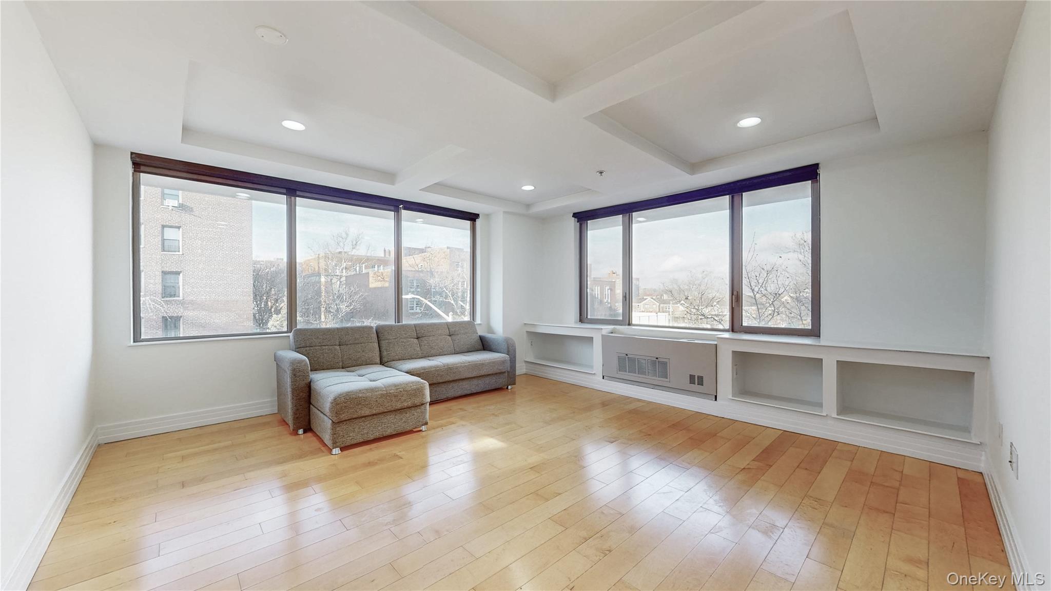 #11 photo, 64-05 Yellowstone Boulevard, קווינס Forest Hills , NY 11375