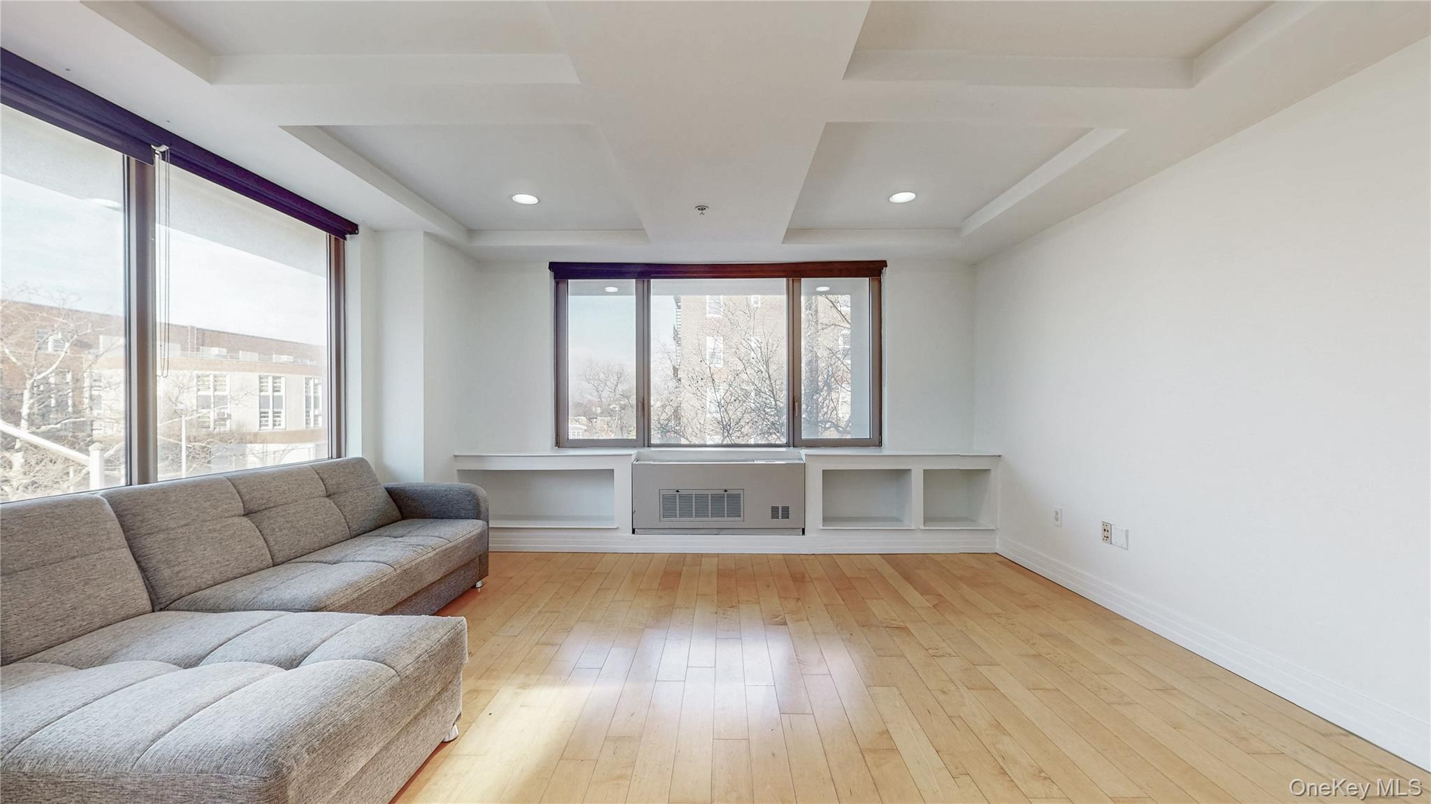 #12 photo, 64-05 Yellowstone Boulevard, קווינס Forest Hills , NY 11375