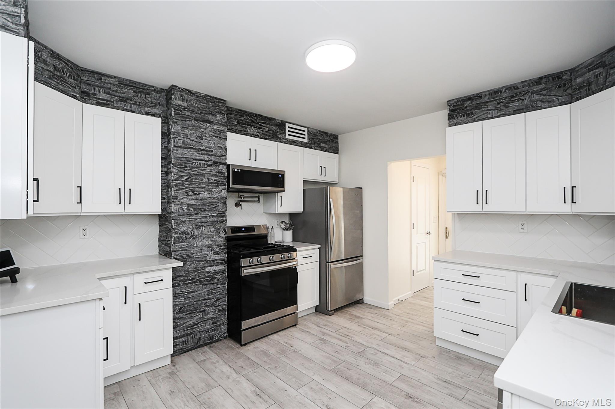 #10 photo, 267 N Wellwood Avenue, Lindenhurst , NY 11757