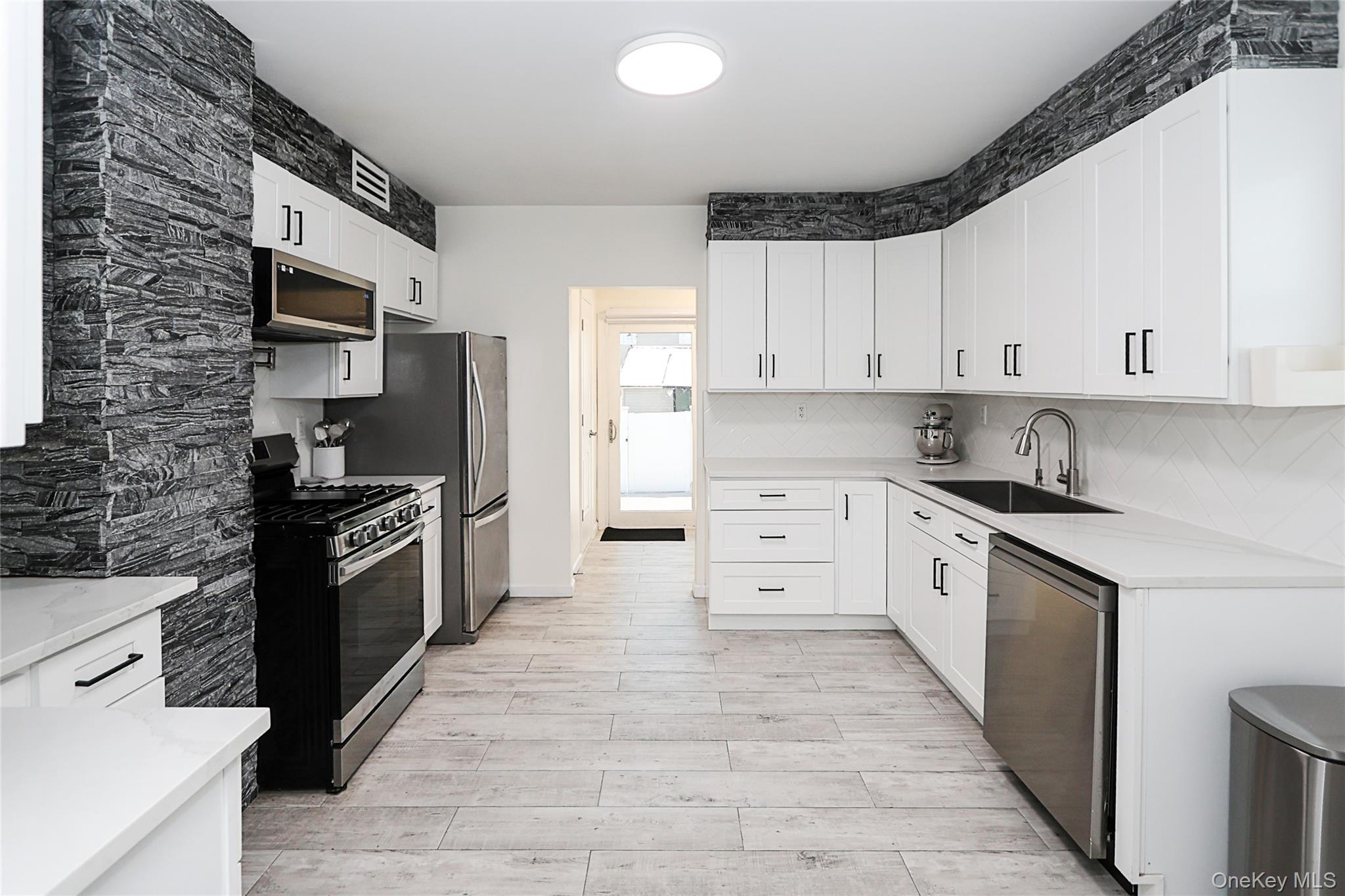 #11 photo, 267 N Wellwood Avenue, Lindenhurst , NY 11757