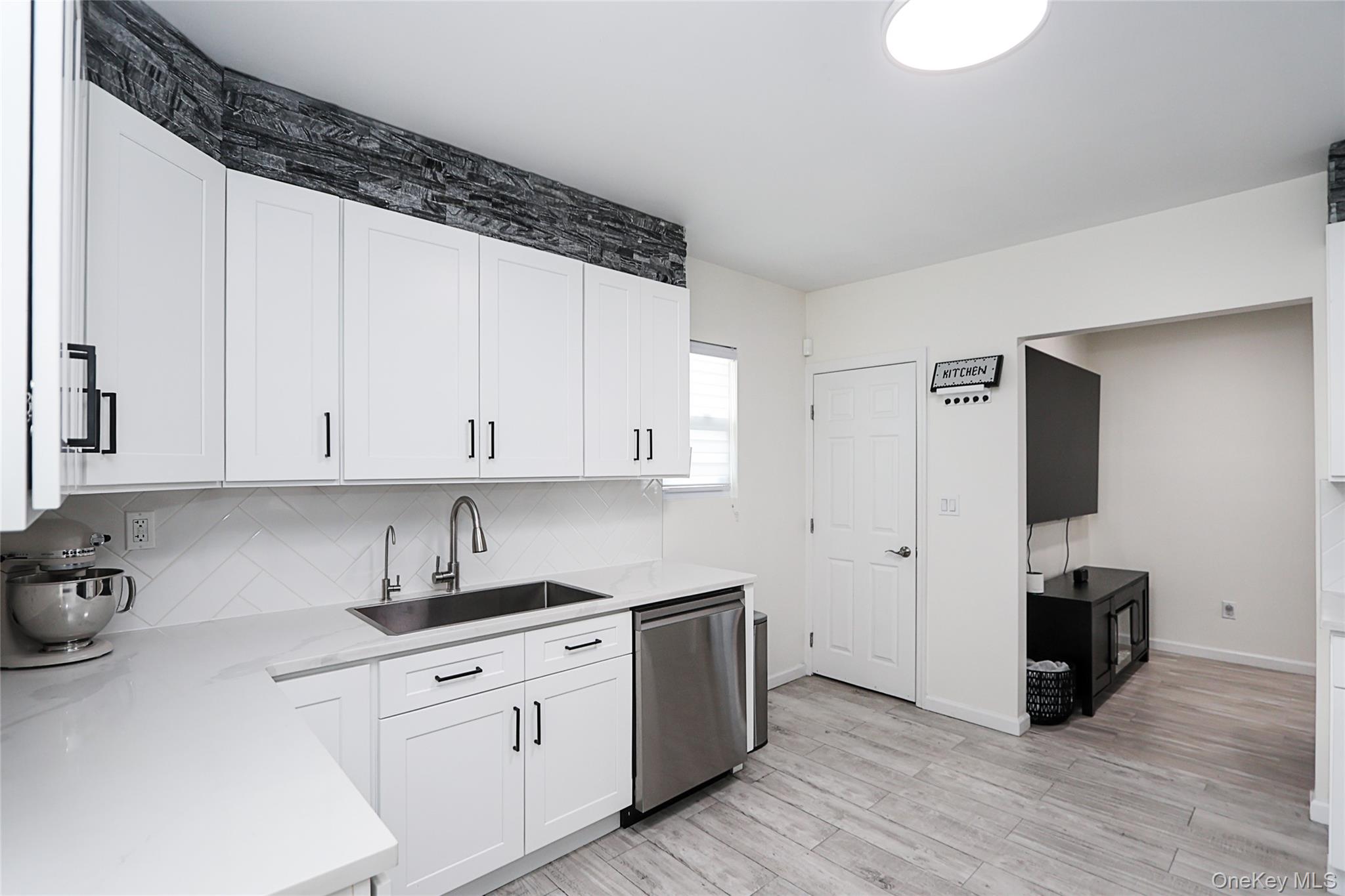 #13 photo, 267 N Wellwood Avenue, Lindenhurst , NY 11757