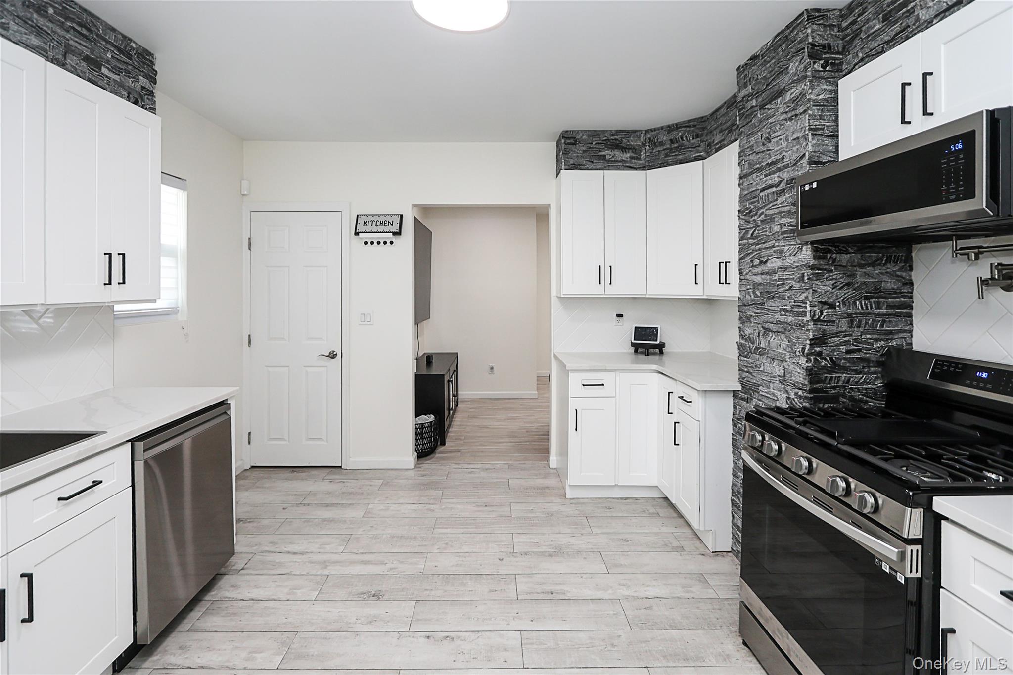 #14 photo, 267 N Wellwood Avenue, Lindenhurst , NY 11757